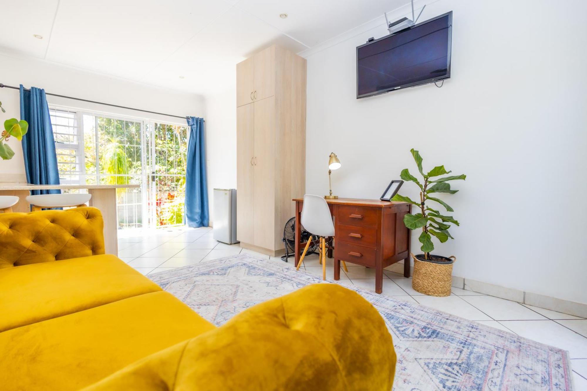The Yellow Door Guesthouse East London Exterior photo
