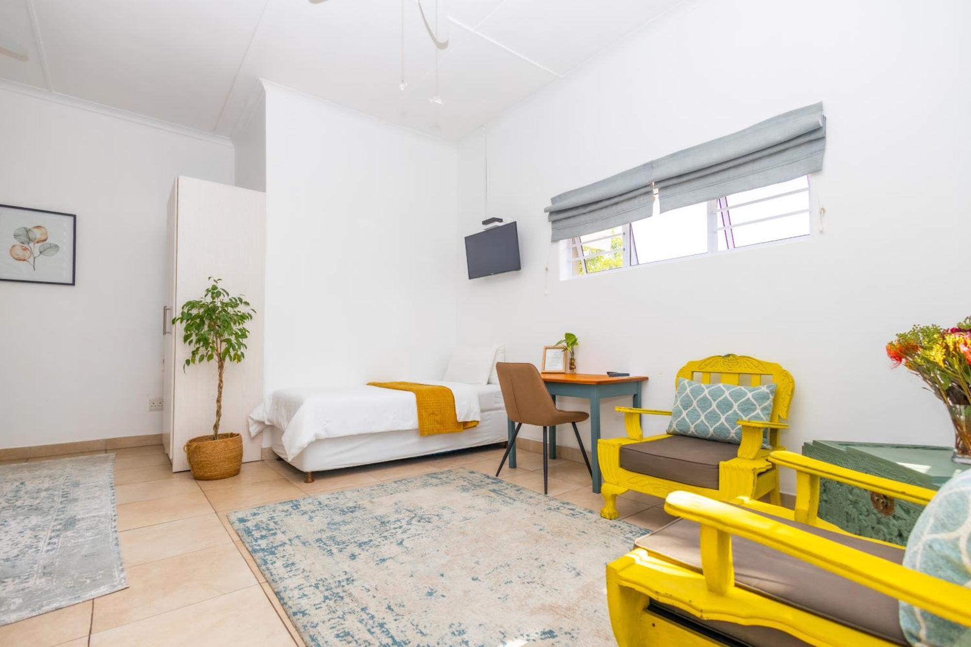 The Yellow Door Guesthouse East London Room photo