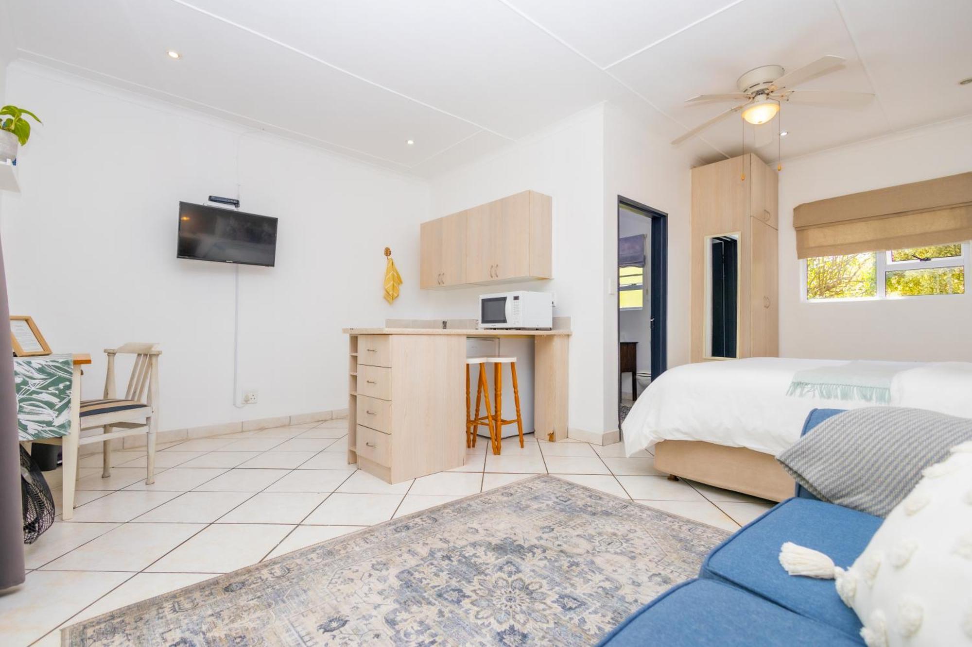 The Yellow Door Guesthouse East London Room photo